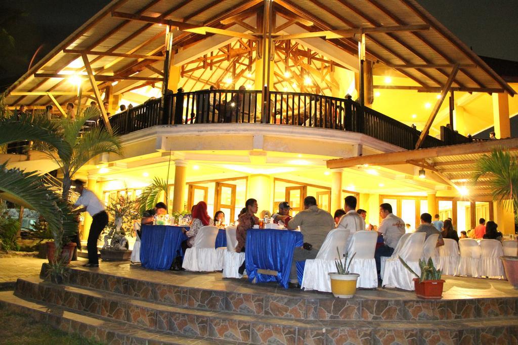Kampoeng Nelayan Hotel Палу Экстерьер фото